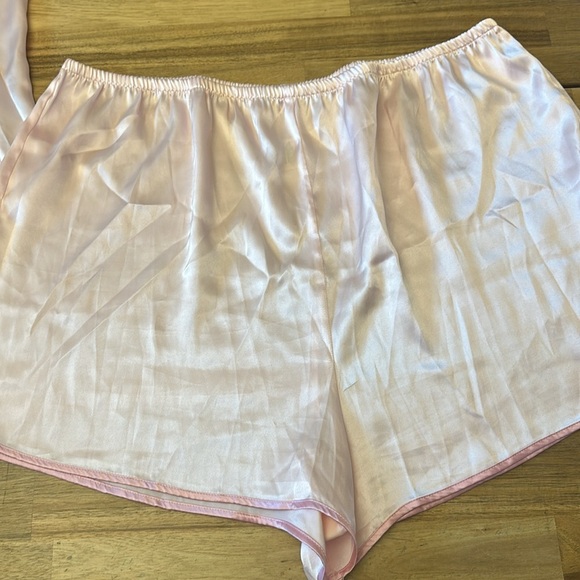 L.A.INTIMATES ⭐️ VINTAGE satin pajama set - Picture 4 of 4